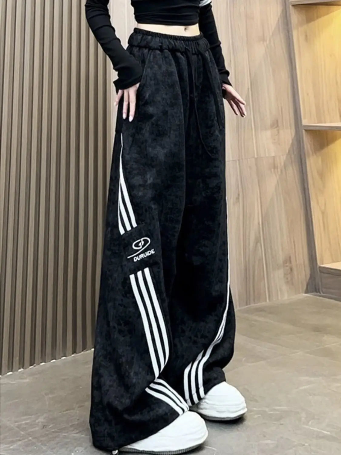 Taille élastique pantalons décontractés femmes automne nouveau trois rayures jambe large pantalons de survêtement polyvalent jambe droite longueur de plancher pantalon