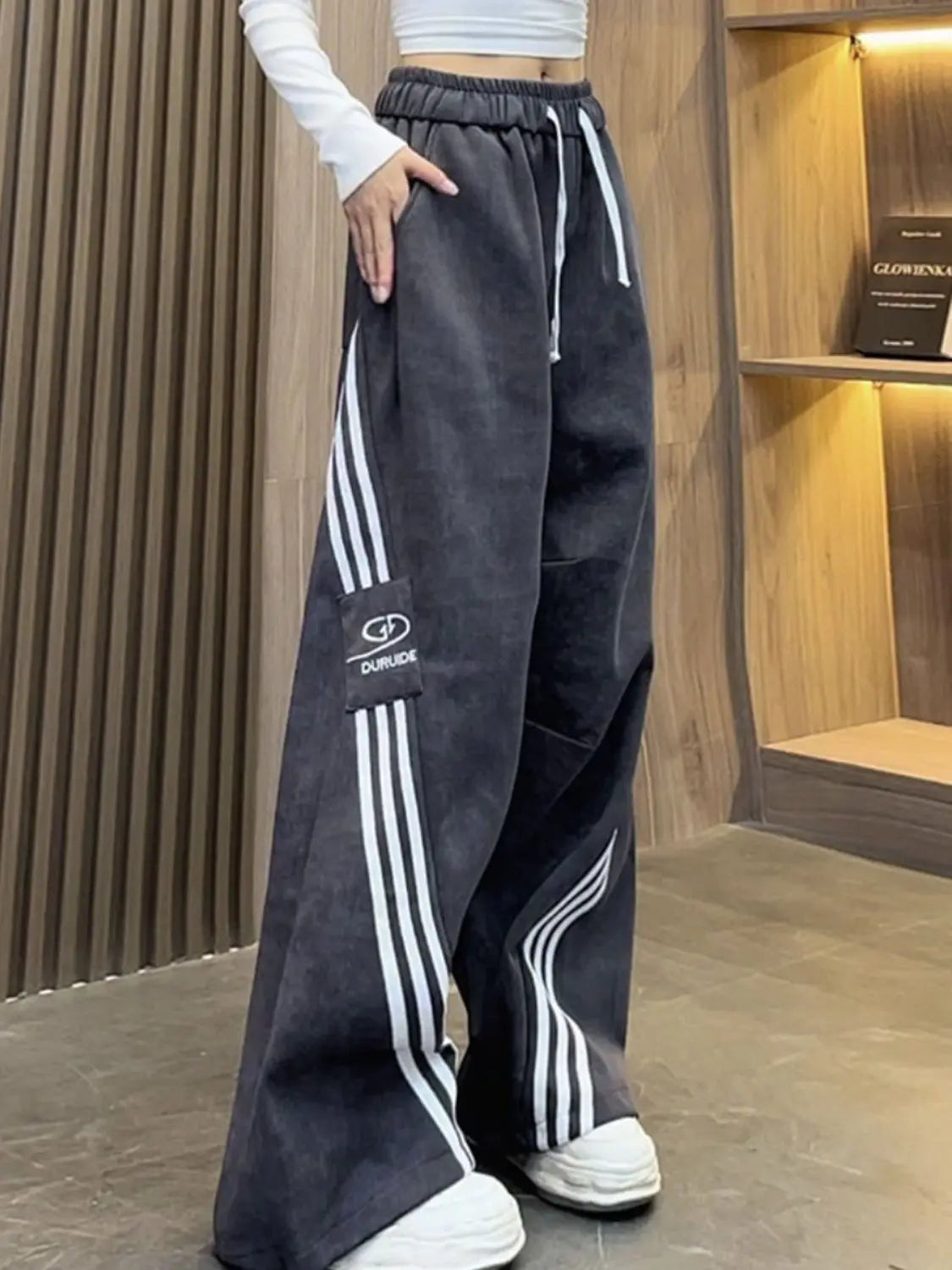 Taille élastique pantalons décontractés femmes automne nouveau trois rayures jambe large pantalons de survêtement polyvalent jambe droite longueur de plancher pantalon