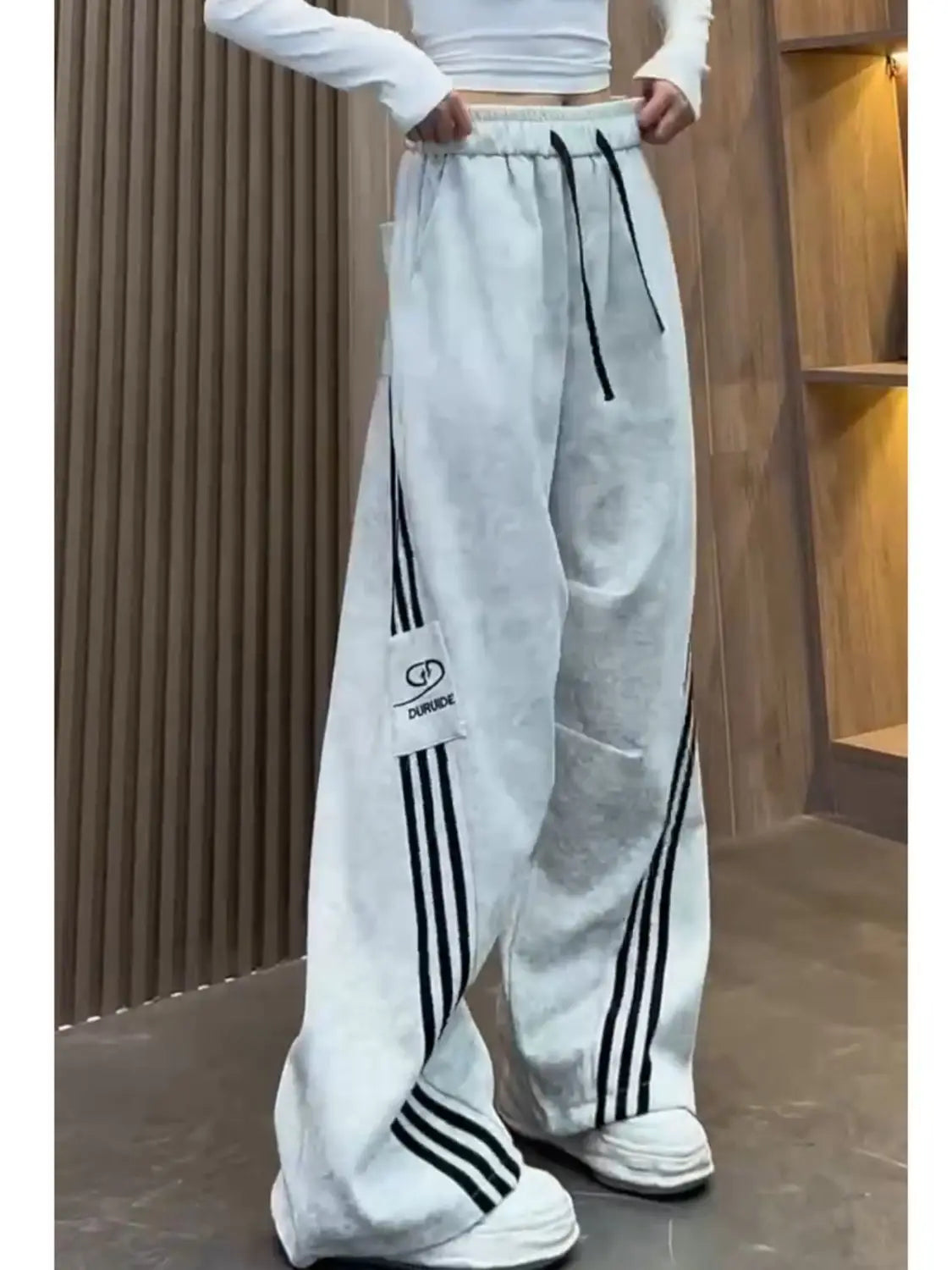 Taille élastique pantalons décontractés femmes automne nouveau trois rayures jambe large pantalons de survêtement polyvalent jambe droite longueur de plancher pantalon